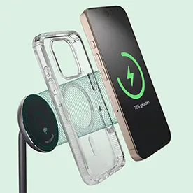 Un smartphone se carga de forma inalámbrica y precisa en la estación de carga Qi2 con funda.